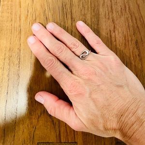 Tiffany & Co. Elsa Peretti size 7 sterling silver ring.